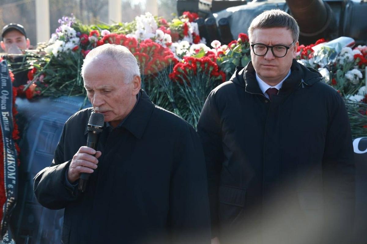 Гендиректор завода «Пластмасс» Балашов и губернатор Текслер. Фото: телеграм-канал «Челябинск Будущего»