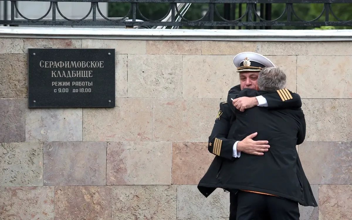 «Мы им баньку уже затопили». Репортаж из военного городка, где ждали и не  дождались экипаж «Лошарика» — Новая газета