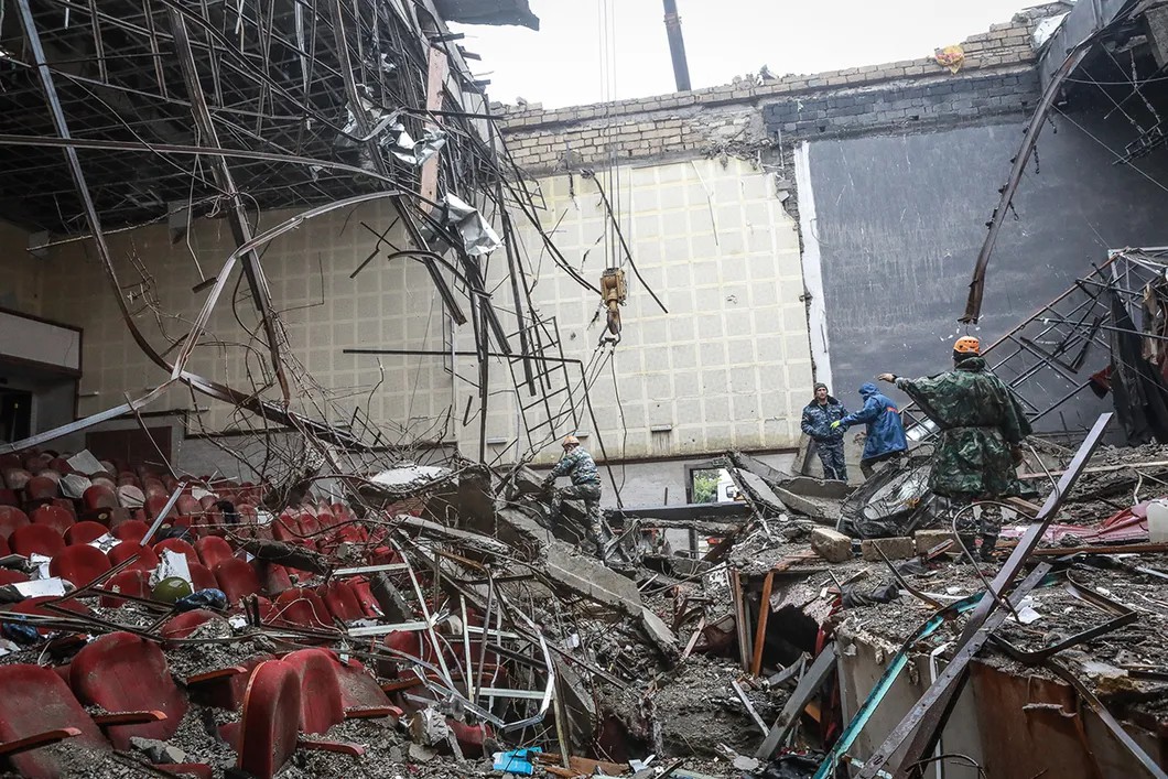 Дом культуры, разрушенный бомбардировкой. Фото Павел Волков / специально для «Новой»