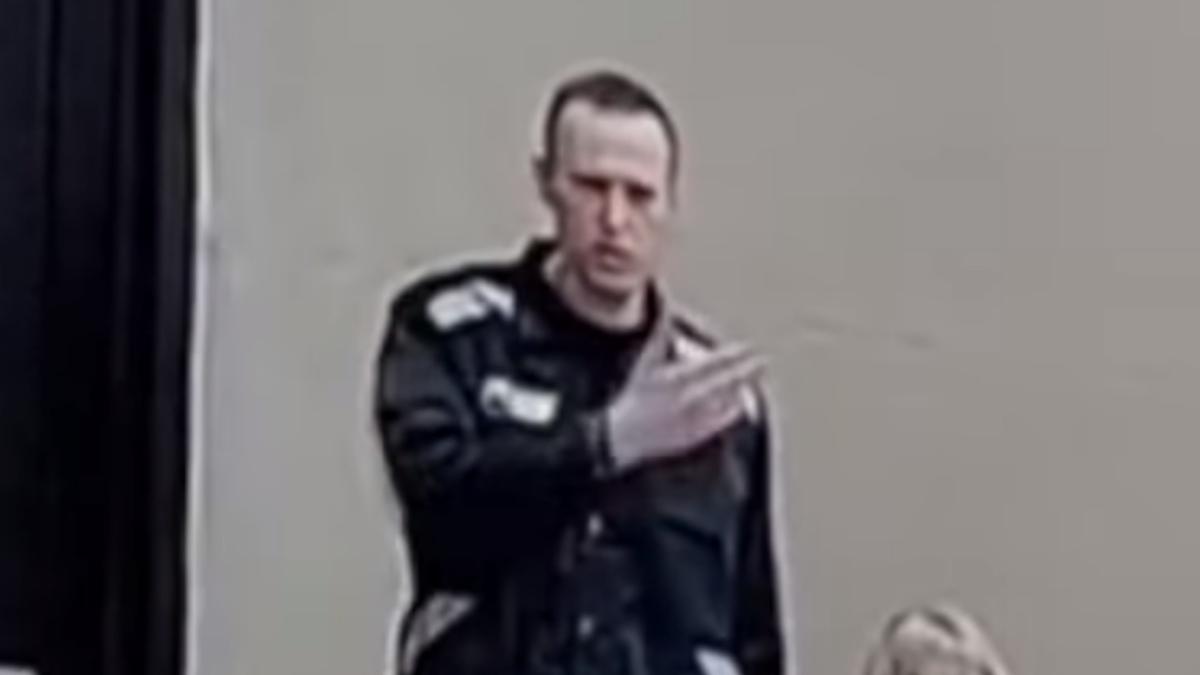 Alexey Navalny speaking during the court in prison. Screenshot