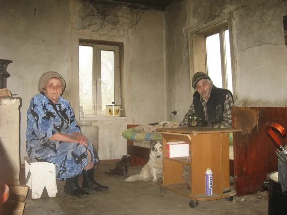 Валентина Ивановна и Виктор Ервандович Мелкумян ждут жилье и компенсацию почти три года. Фото автора