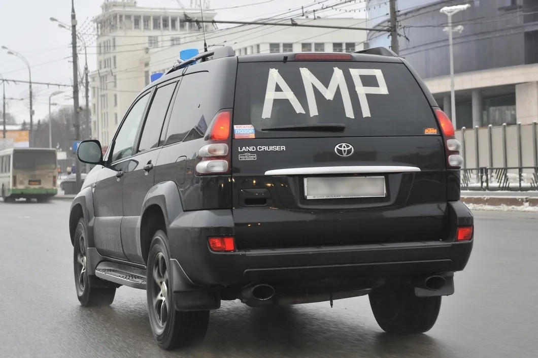 Акция «Синих ведерок» против мигалок для правительственных авто. 2011 год. Фото: ТАСС