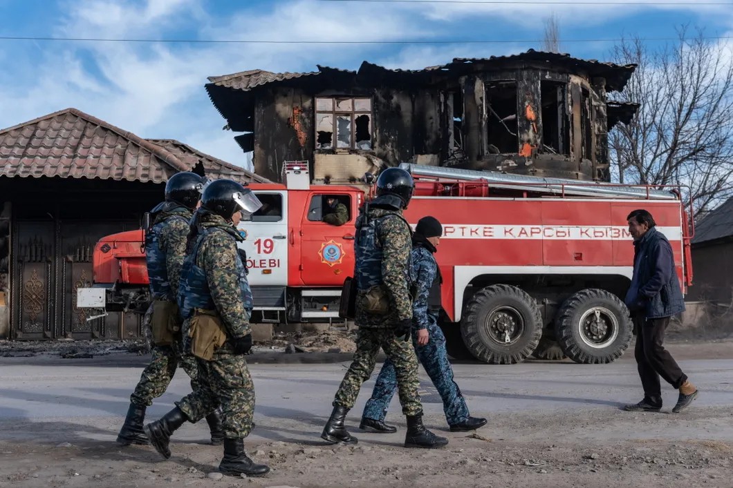 Последствия массовых беспорядков в селе на границе Казахстана. Фото: РИА Новости