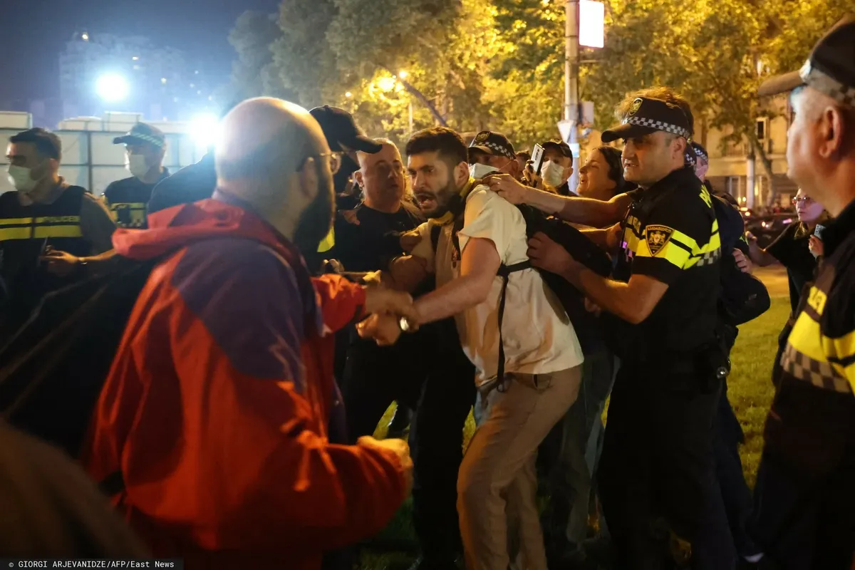 Акция протеста против закона об иноагентах в Тбилиси. Фото: GIORGI ARJEVANIDZE / AFP / East News