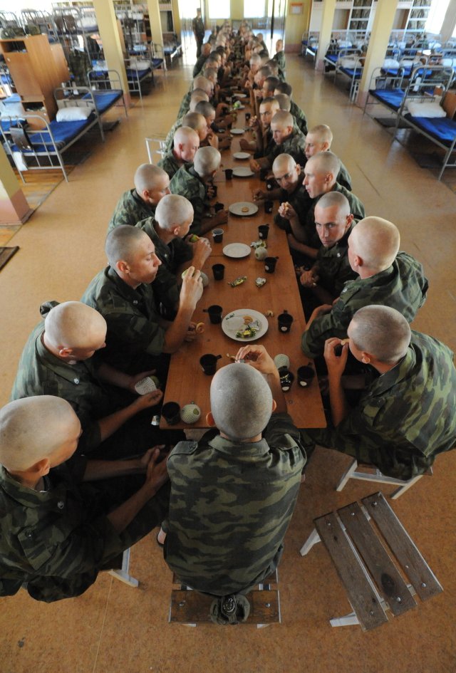 Курсанты Сибирского военного округа после присяги. Фото: РИА Новости
