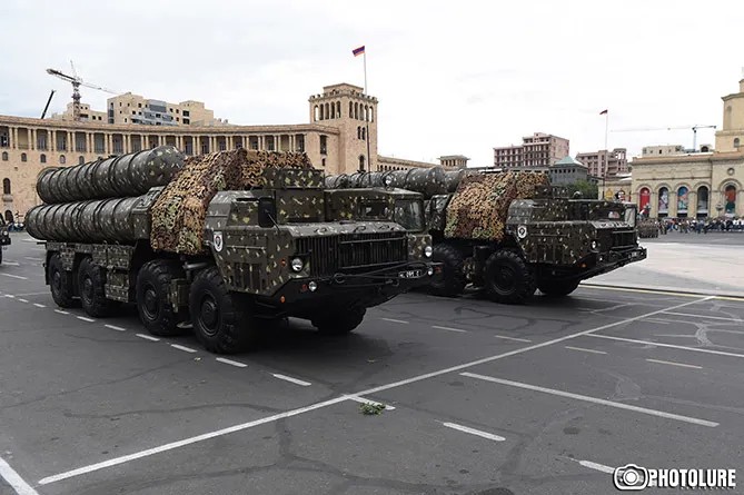 С-300 на военном параде в Ереване. Фото: Photolure