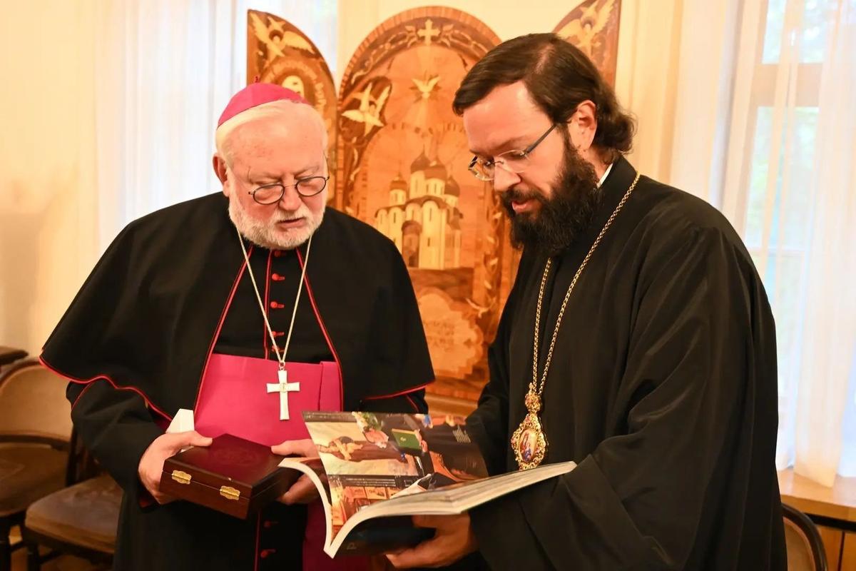 Архиепископ Галлахер и митрополит Антоний. Фото: отдел внешних церковных связей Московского патриархата
