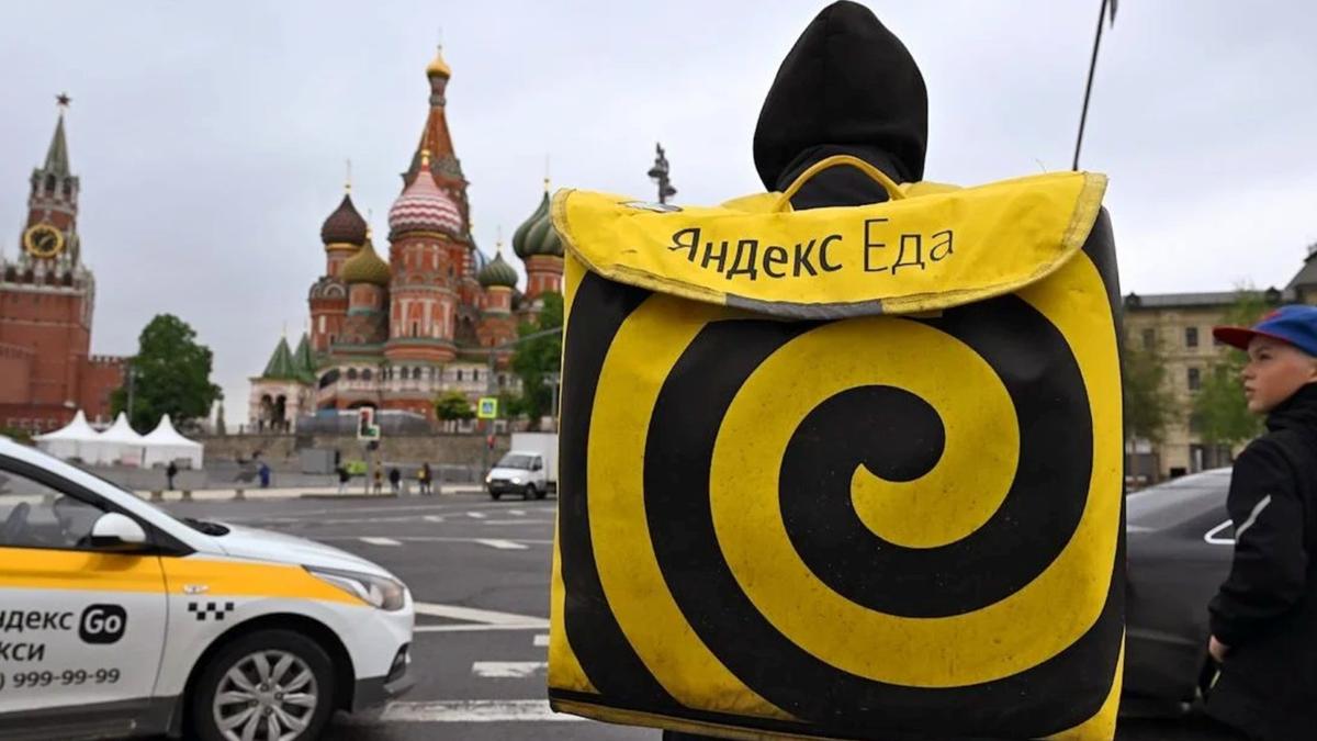 Зарплаты курьеров в России превысили доходы айтишников и врачей