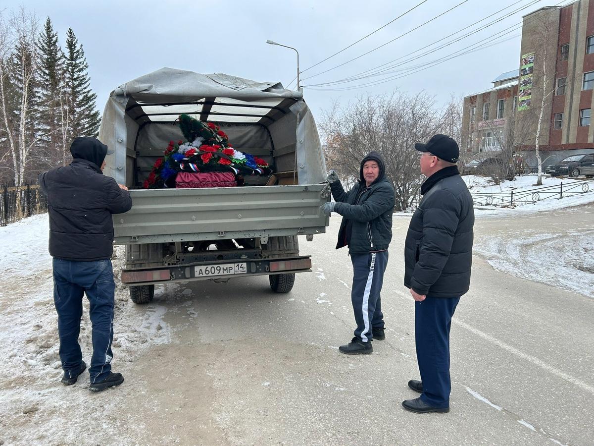 7 октября, Покровск, прощание с бойцом СВО С. Аввакумовым. Фото: тг-канал Хангаласские