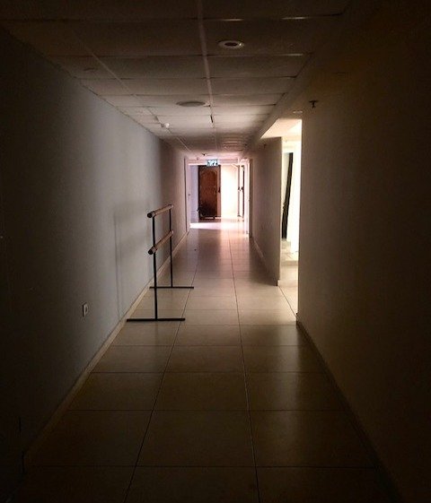 Пустые коридоры театра. Фото: Елена Шафран