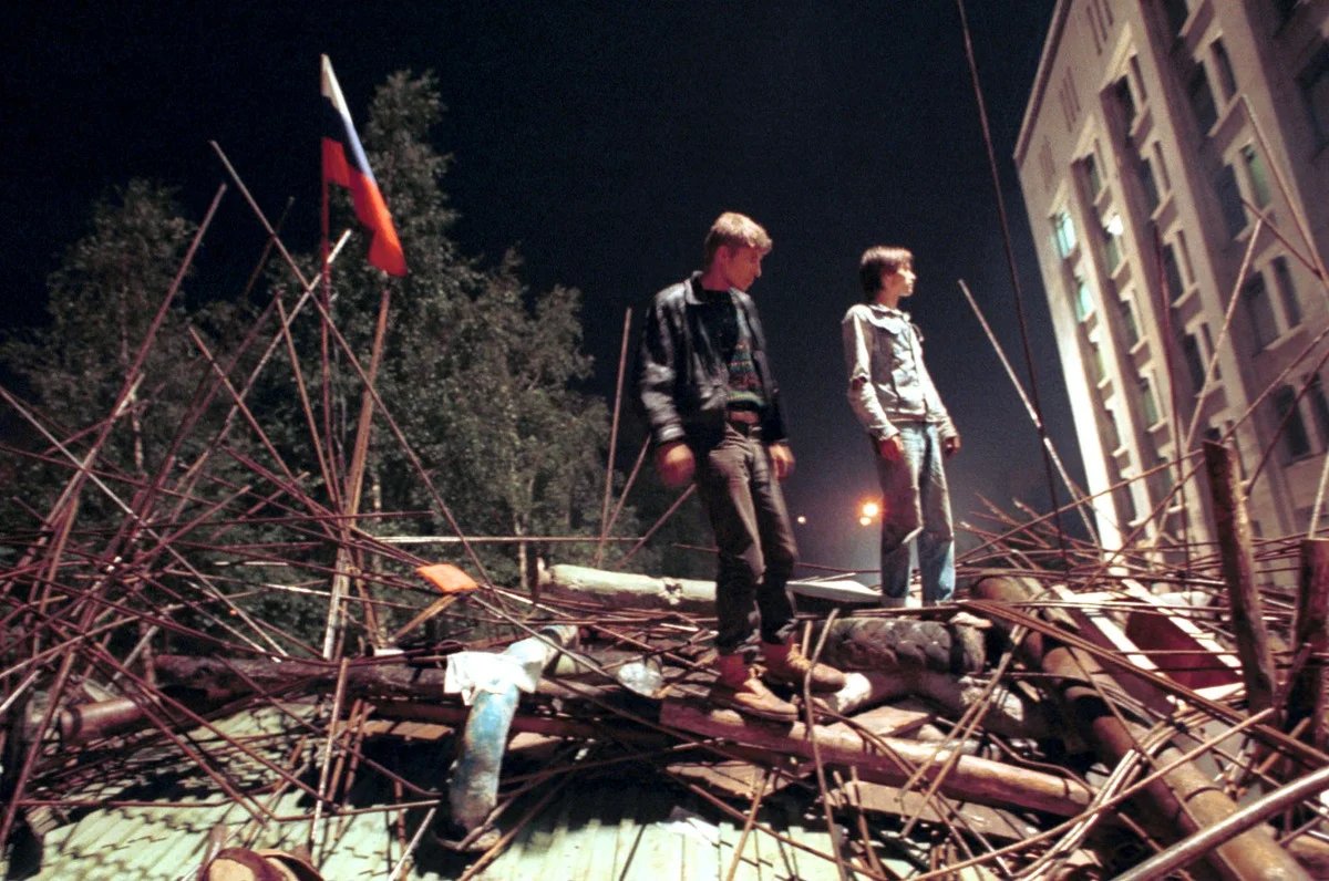 Августовский путч. В ночь с 19 на 20 августа 1991 года. Фото: Геннадий Хамельянин / Фотохроника ТАСС