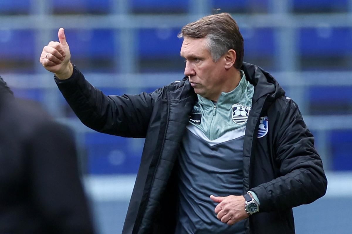 Главный тренер «Балтики» Андрей Талалаев во время матча. Фото: Сергей Савостьянов / ТАСС