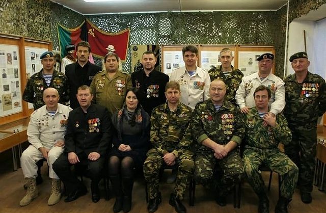 Фото из инстаграма Валерия Вощевоза, встреча ветеранов-«фаганцев». Вощевоз на первом ряду второй справа