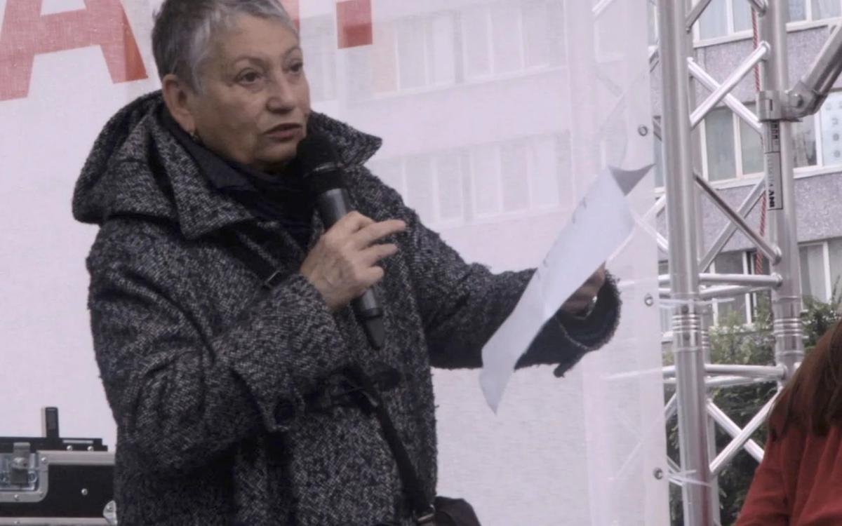 Улицкая читает на 50-тысячном митинге в Москве. Видео