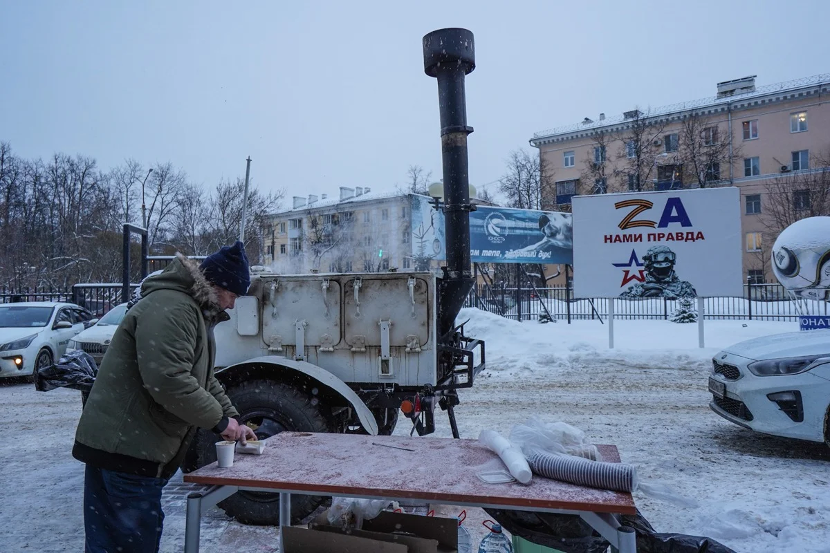 Боюсь сгореть. Уснуть и не проснуться». Репортаж «Новой» из Климовска,  который мерзнет уже почти неделю — Новая газета