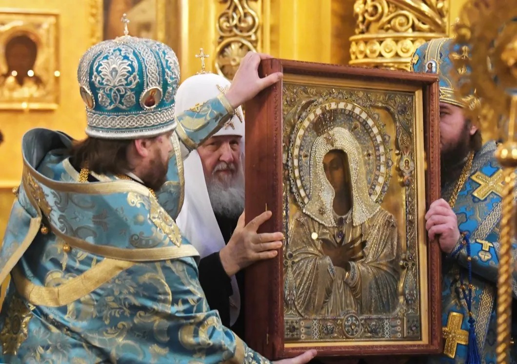 Патриарх Кирилл с иконой Божией Матери «Умиление». Фото: РИА Новости