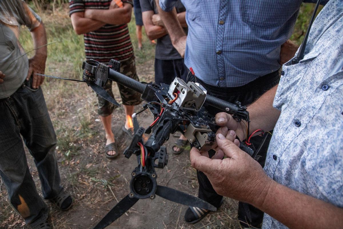 Остатки дрона-разведчика. Фото: Алексей Душутин / «Новая газета»