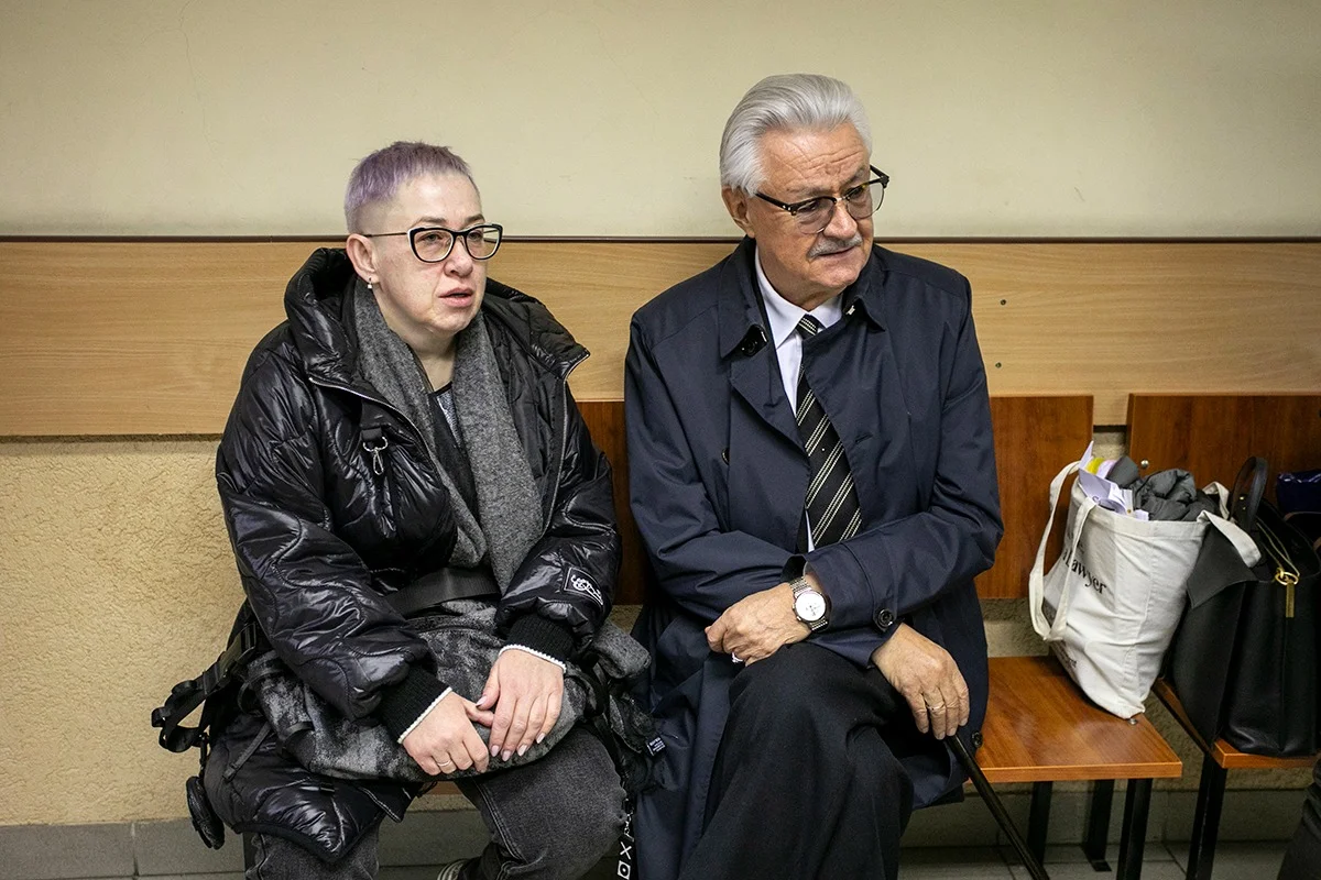 Эксперт Вероника Константинова и адвокат Юрий Новолодский. Фото: Алексей Душутин / «Новая газета»