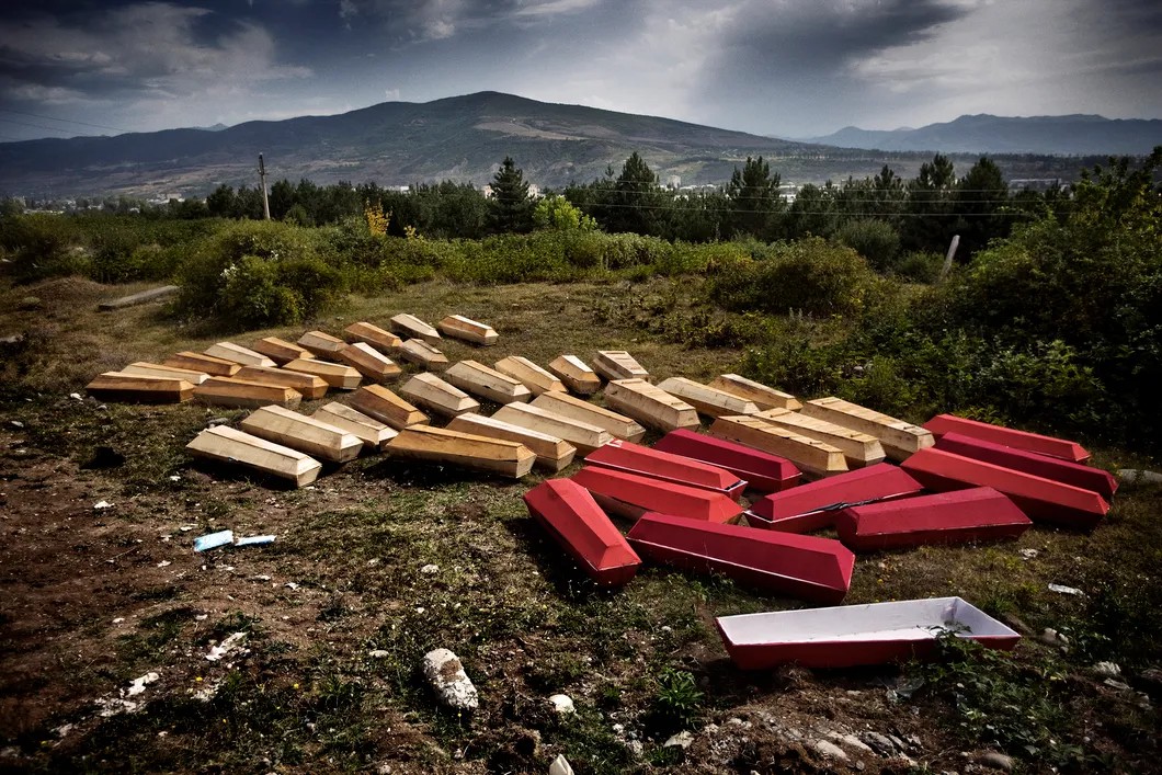 Гробы с телами грузинских солдат. Цхинвал. Фото: Юрий Козырев / «Новая»