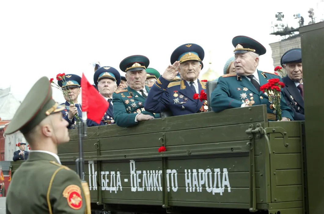 Ветераны на параде в 2005 году. Фото: РИА Новости