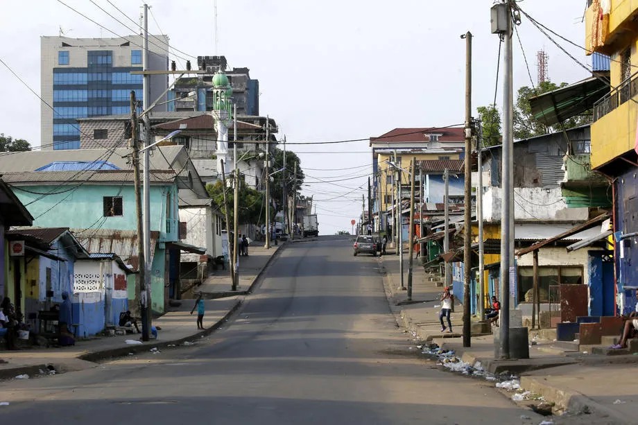 Улица в столице Либерии — Монровии. Фото: EPA-EFE