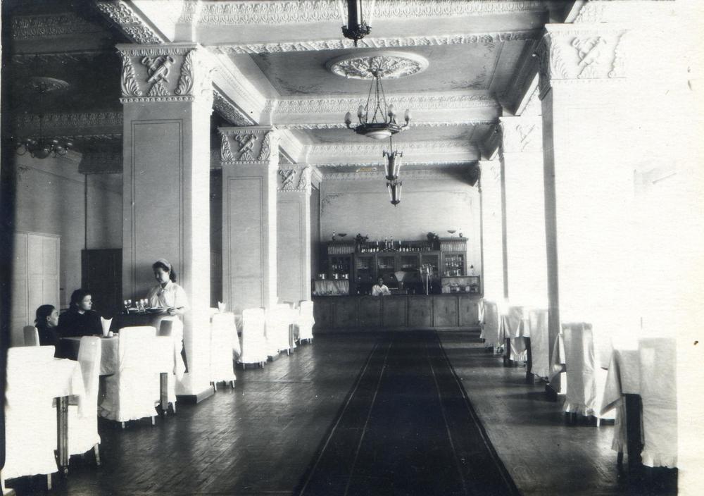 Зал ресторана «Шахтер» в Верхней Губахе. Фото из архива