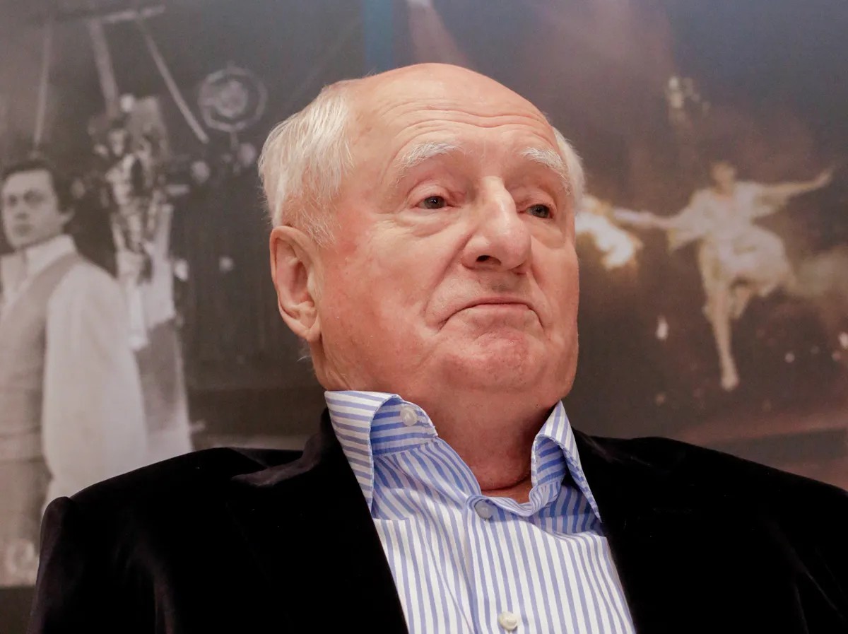 марка анатольевича