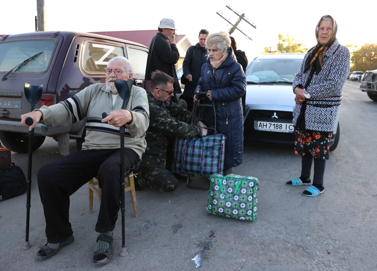 Бежали из-под обстрелов, попали под чиновников. Что нужно испытать и через  что пройти беженцам из Украины, чтобы прижиться в России. Многие собираются  ехать обратно — на пепелище — Новая газета