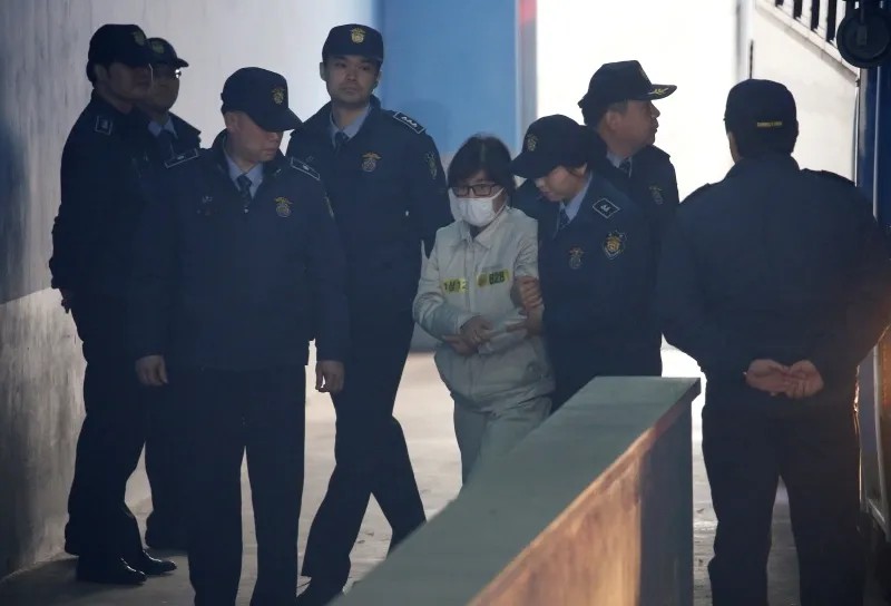Арестованная Чхве Сун Силь, многолетняя ближайшая подруга президента Южной Кореи