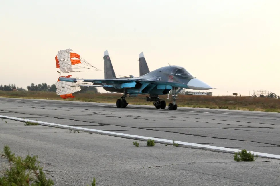 Российский истребитель Су-34 на военной базе в Латакии, Сирия. Фото: РИА Новости