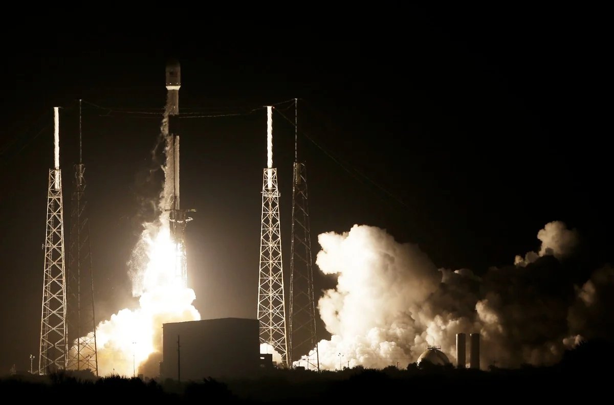 Американская компания SpaceX вывела на орбиту индонезийский спутник связи PSN-6 (Nusantara Satu) и лунный космический аппарат «Берешит» израильской компании SpaceIL. Фото: AP / TASS