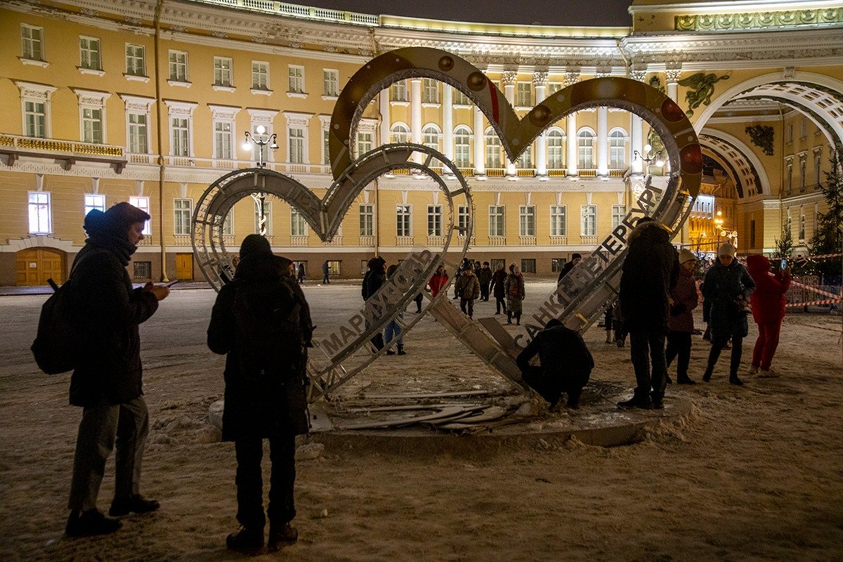 Инсталляция «Двойные сердца». Фото: Алексей Душутин / «Новая газета»