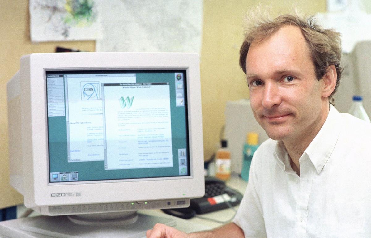Создатель «общественного достояния» Тим Бернерс-Ли. 1994 год. Фото: CERN