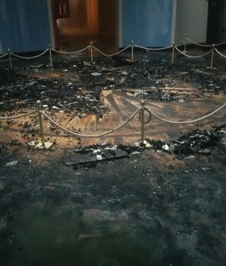 Последствия пожара в Компасном зале. Фото: из группы «Морской Исторический клуб» в фейсбуке