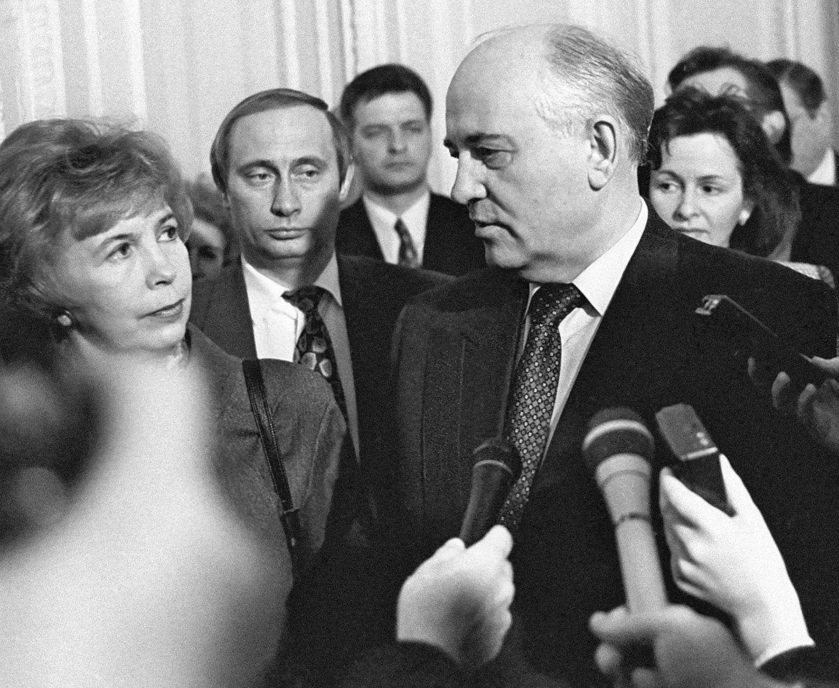 Раиса Горбачева, Владимир Путин, Михаил Горбачев. 1994 год. Фото: Zuma \ TASS