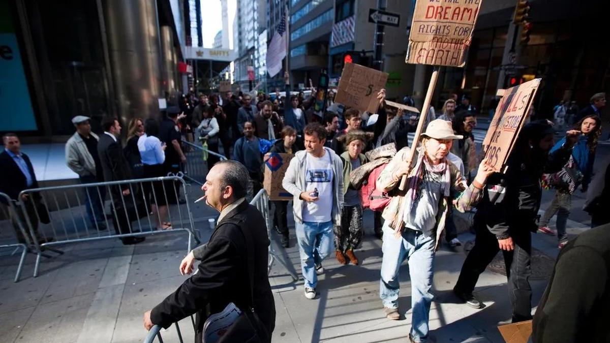 Протестующие во время акции «Захвати Уолл-стрит!» в Нью-Йорке, 2011 год. Фото: Michael Nagle / Getty Images