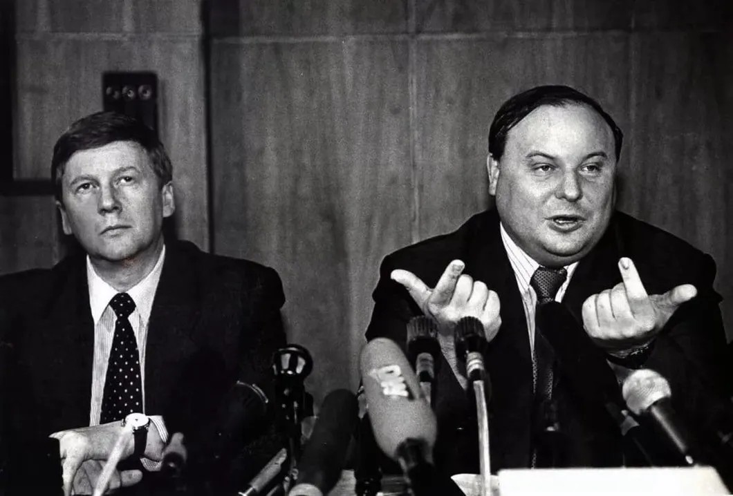 Российские либералы во власти в начале 1990-х. Анатолий Чубайс и Егор Гайдар. Фото: stolica-s.su