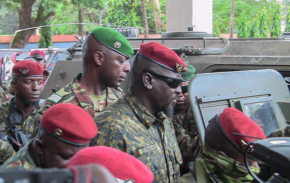 Командующий спецназом Гвинеи и президент хунты полковник Мамади Думбуя, 5 сентября свергнувший президента Альфа Конде. Фото: ЕРА