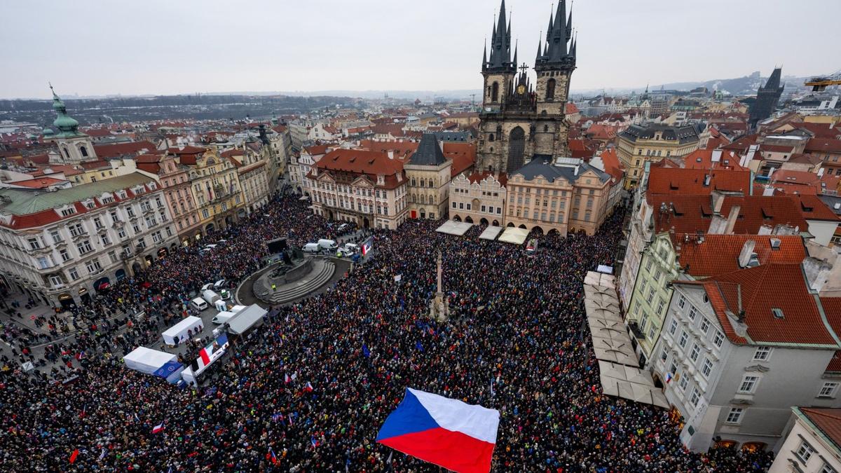 Выйти на площадь