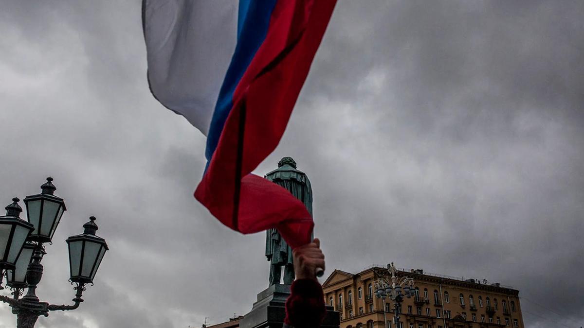 «Гуляния» сторонников Навального по Тверской на несогласованной акции