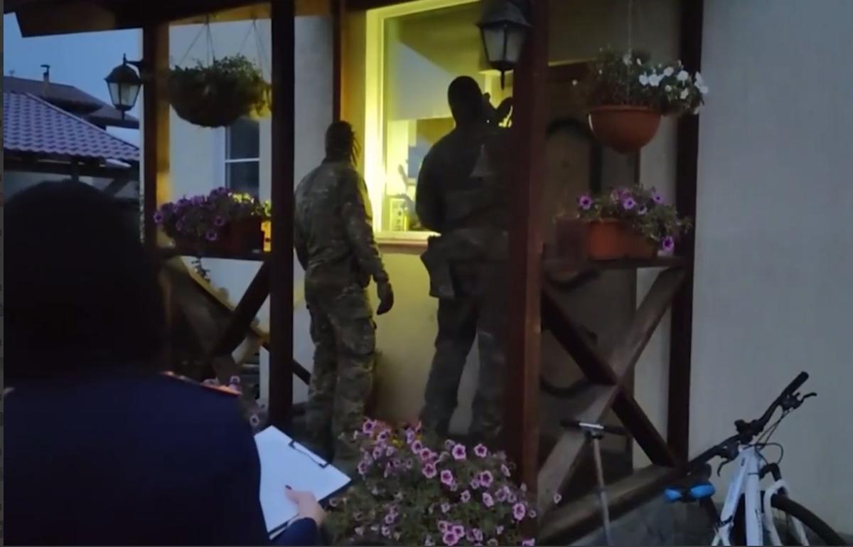 Задержание Светланы Хустик. Кадр из видео Следственного комитета РФ