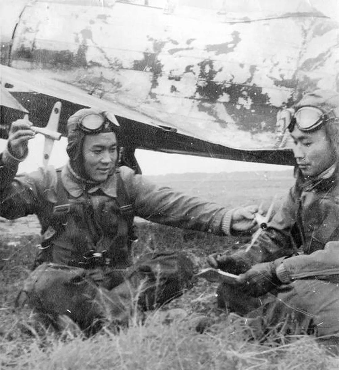 «Камикадзе перед полетом», 1945 год. Фото: Цугуити Коянаги