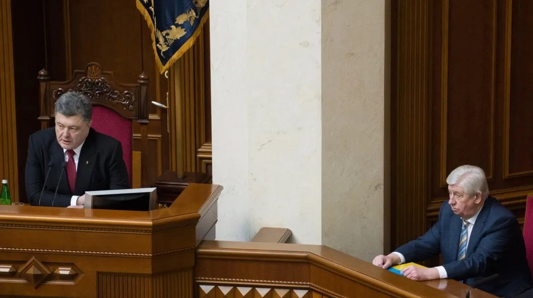 Петр Порошенко и генпрокурор Виктор Шокин на заседании Верховной Рады Украины. Фото: РИА Новости