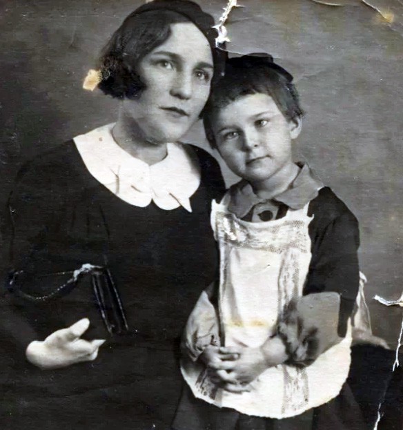 Клавдия Афанасьевна с дочкой. Фото: gulag.museum-online.moscow