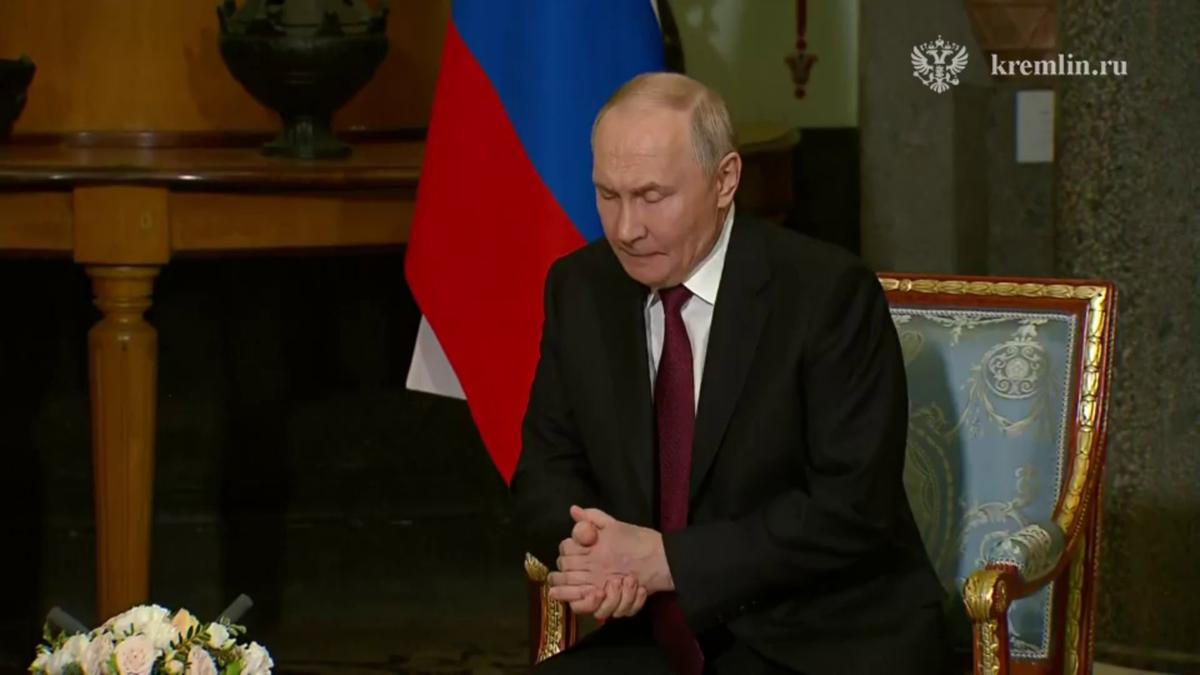 Путин принес соболезнования президенту Рахмону из-за убийства 10-летнего Кобилджона Алиева при теракте в школе. К российским министрам обращались из МИДа, МВД и Совбеза Таджикистана, требуя расследования