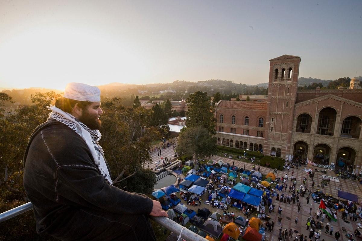 Митинг в поддержку Палестины в кампусе Калифорнийского университета в Лос-Анджелесе, 1 мая 2024 г. Фото: AP/TASS