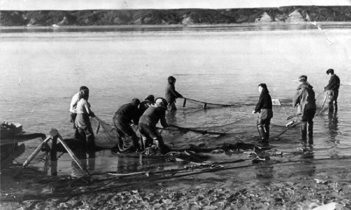 Рыбаки-спецпоселенцы. Левинские пески. 1950-е. Источник: красноярский «Мемориал»