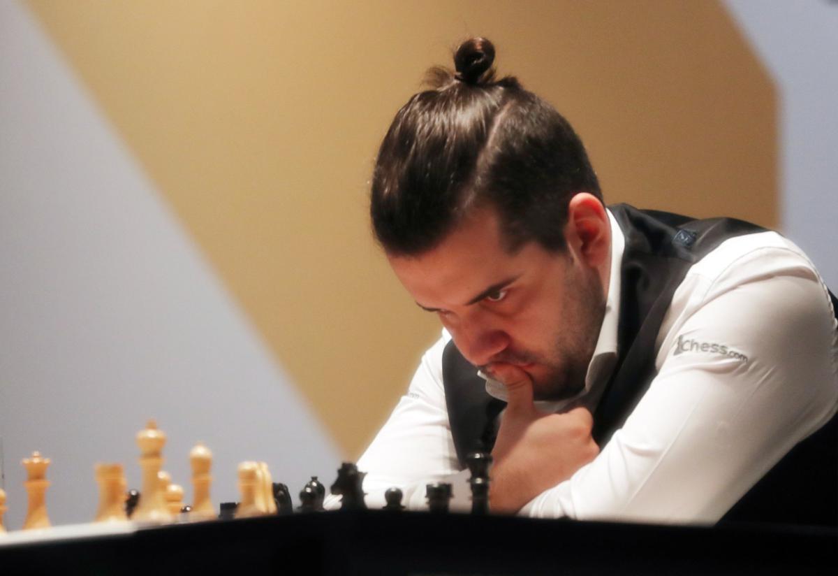 Ян Непомнящий во время Чемпионата мира по шахматам в Дубае. Фото: AP / TASS