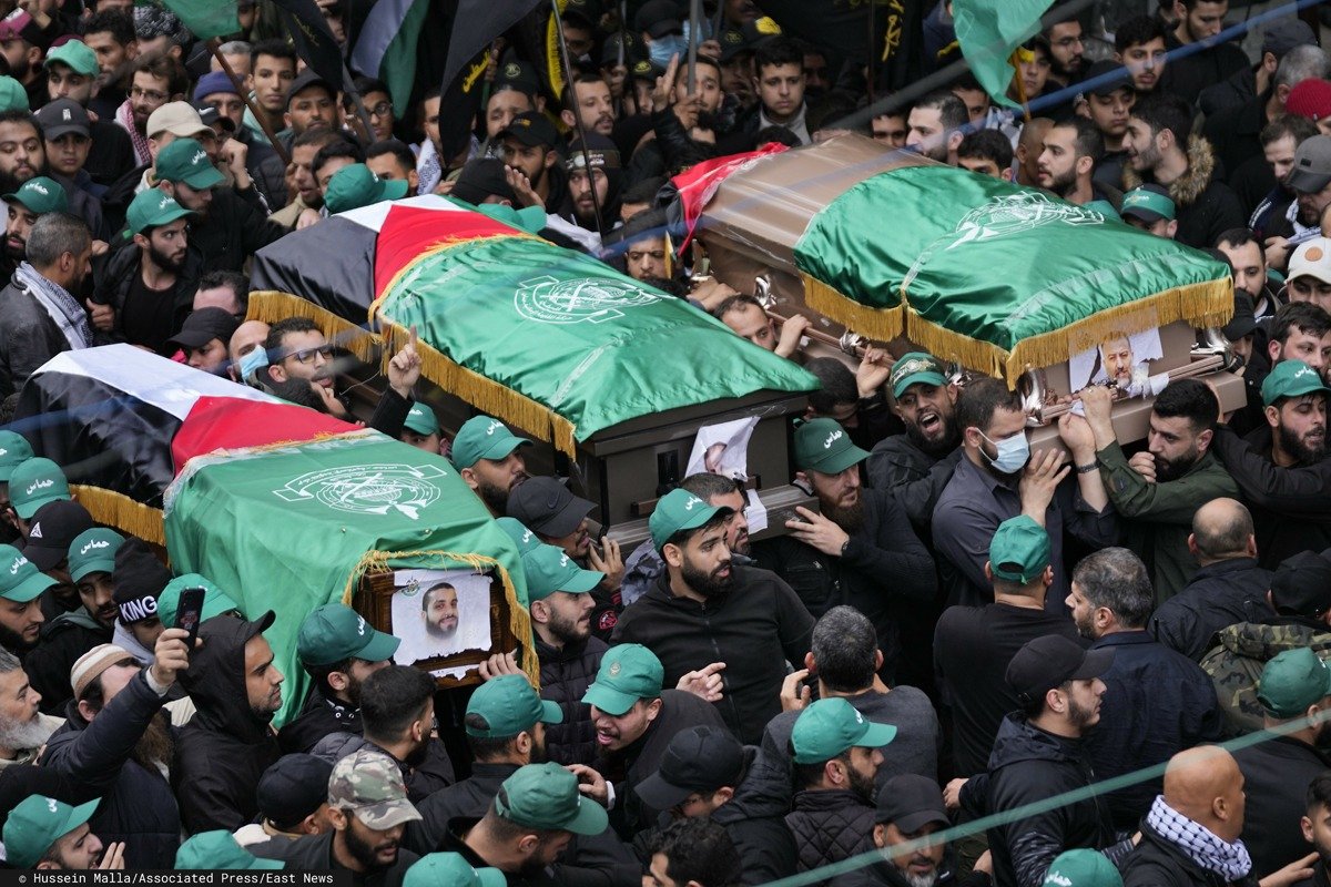 Похороны Салеха аль-Арури и двух высокопоставленных членов ХАМАС. Фото: Hussein Malla / Associated Press / East News