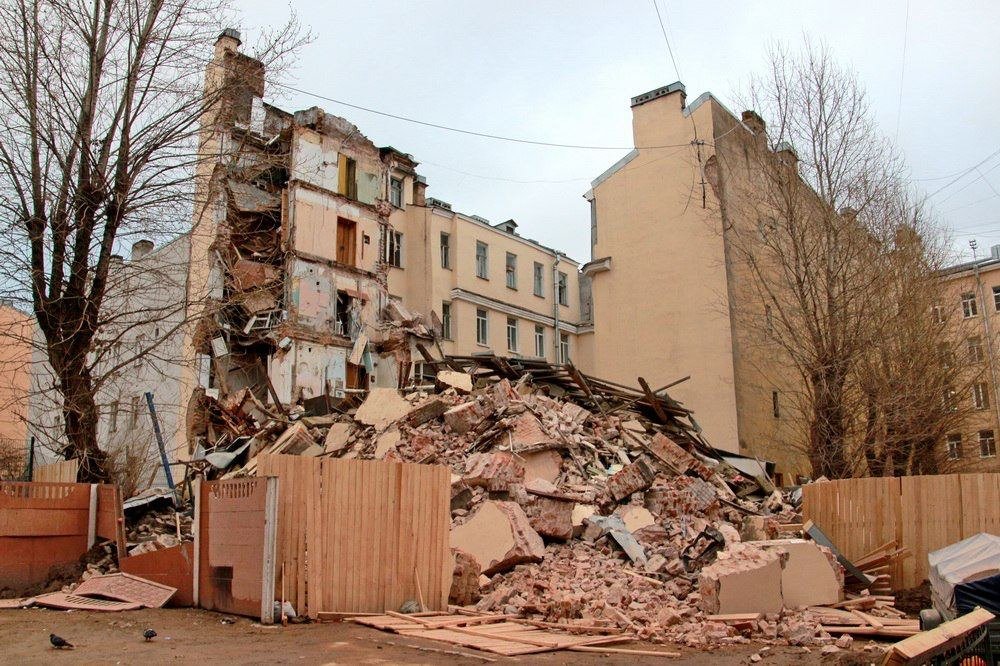 Обрушение дома на Гороховой, Санкт-Петербург. Фото: Бумага